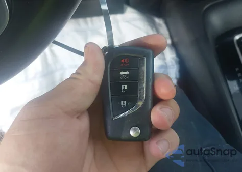 2022 Toyota Corolla Se Nightshade Edition z USA, uszkodzony, nr VIN 5YFS4MCE1NP105509